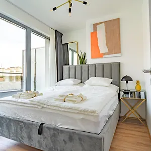  Apartmán ~ Roof Terrace/ac/indoor Parking